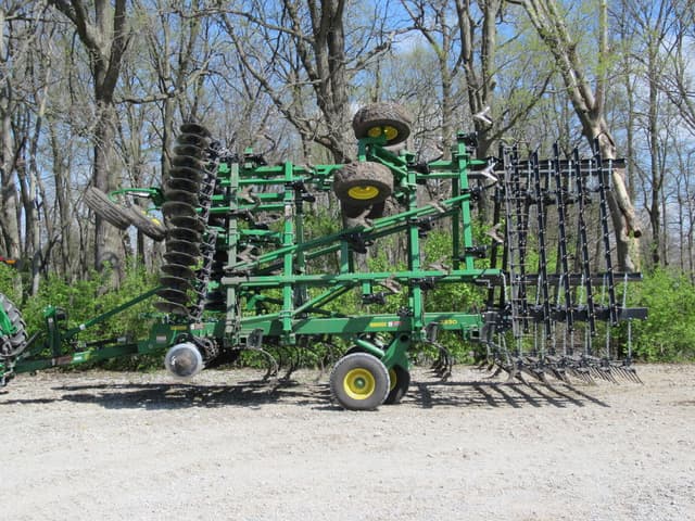 Image of John Deere 2330 equipment image 1