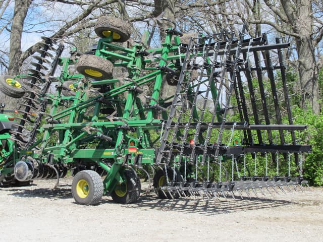 Image of John Deere 2330 equipment image 2