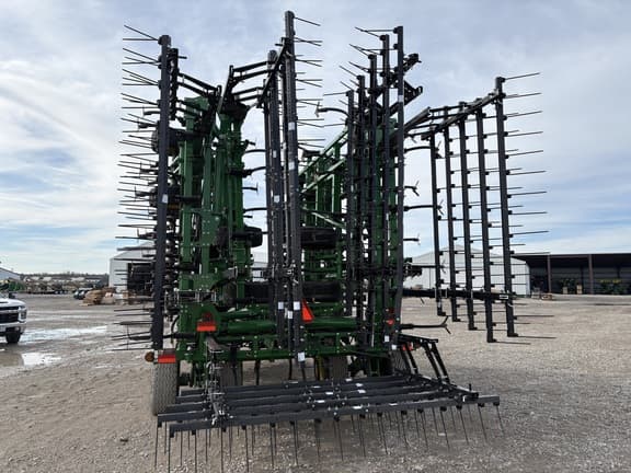 Image of John Deere 2330 equipment image 4