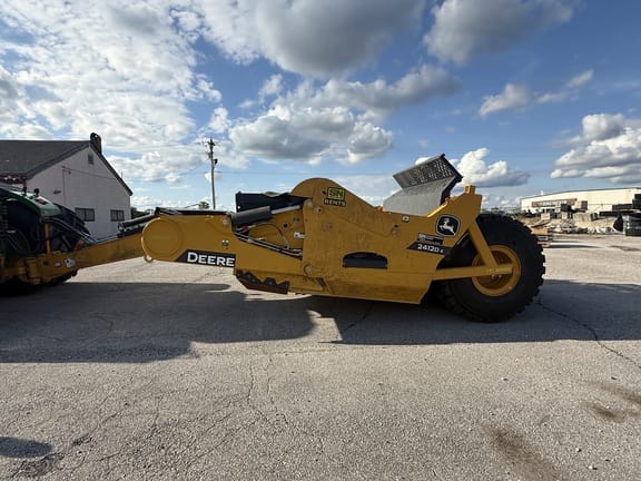 2024 John Deere 2412DE Equipment Image0