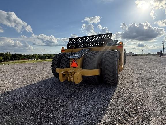Image of John Deere 2412DE equipment image 2