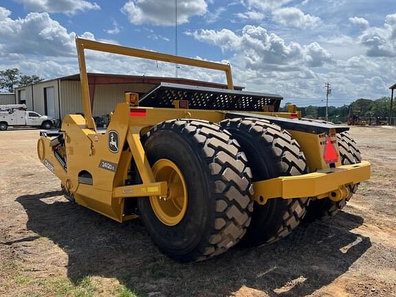 Image of John Deere 2412DE equipment image 4