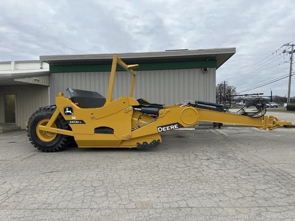 Image of John Deere 2412DE equipment image 4