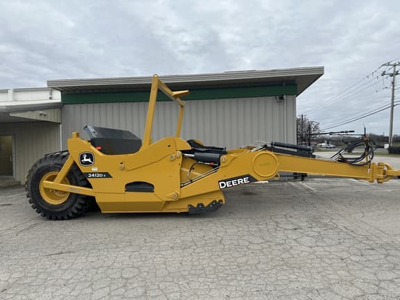 Image of John Deere 2412DE equipment image 1