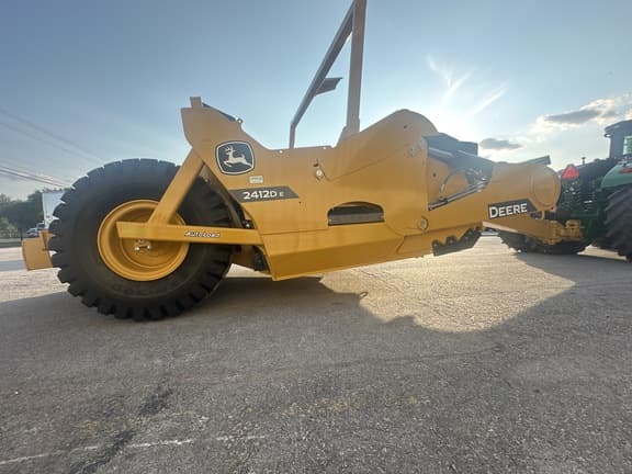 Image of John Deere 2412DE equipment image 3
