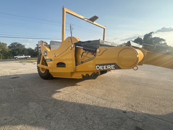 Image of John Deere 2412DE equipment image 4