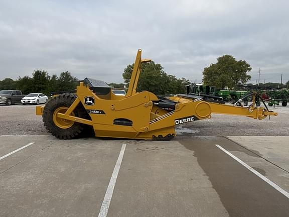 Image of John Deere 2412DE equipment image 4