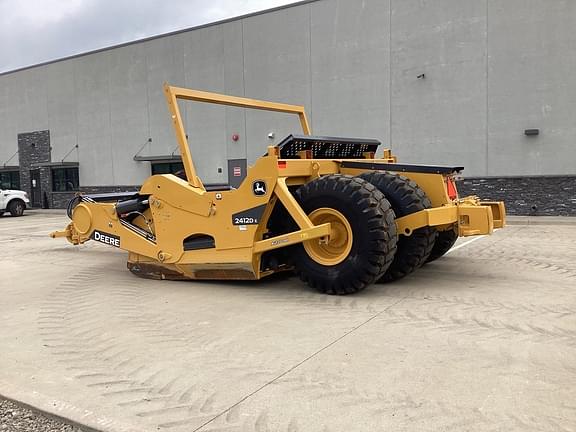 Image of John Deere 2412DE equipment image 2