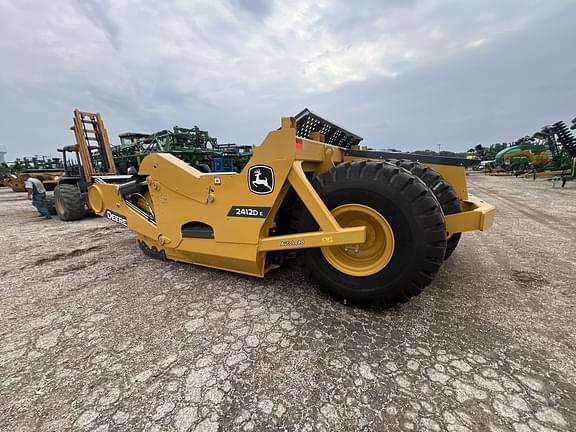 Image of John Deere 2412DE equipment image 4