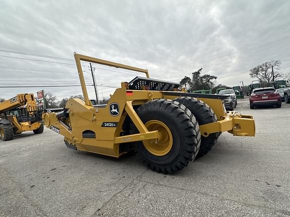 Image of John Deere 2412DE equipment image 3