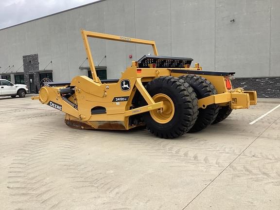 Image of John Deere 2412DE equipment image 2