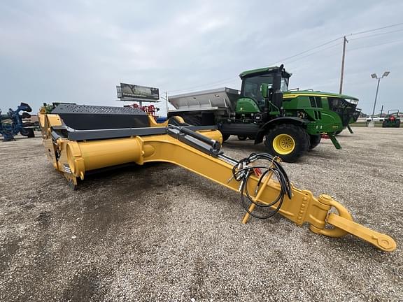 Image of John Deere 2412DE equipment image 3