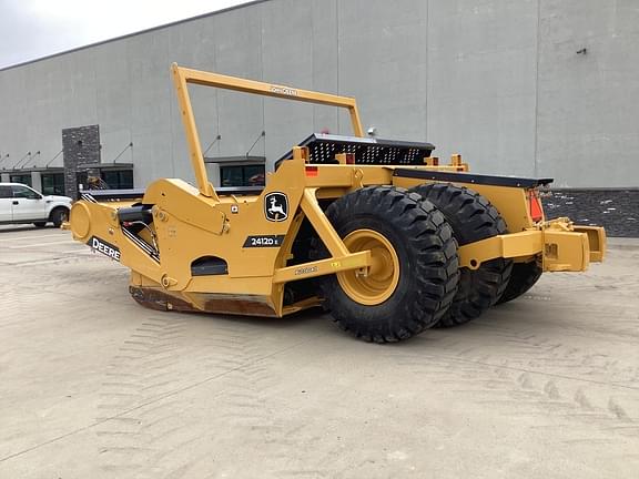 Image of John Deere 2412DE equipment image 2