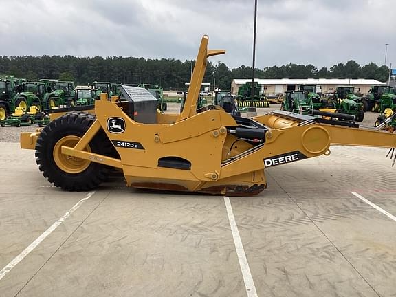 Image of John Deere 2412DE equipment image 3