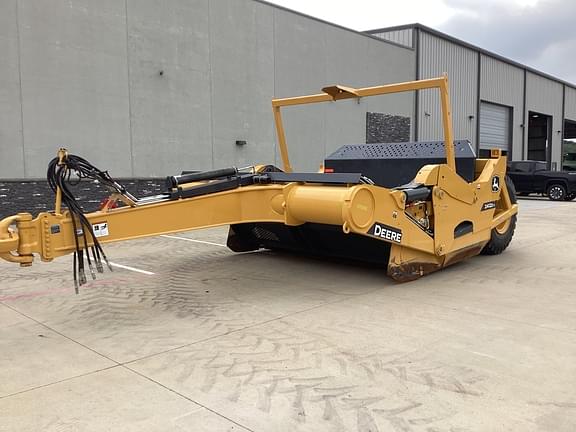 Image of John Deere 2412DE equipment image 1