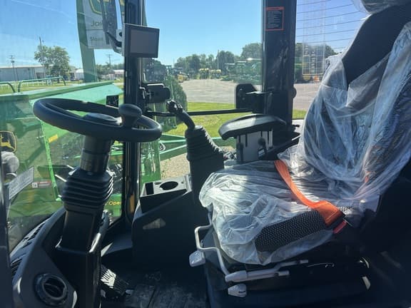 Image of John Deere 244L equipment image 4
