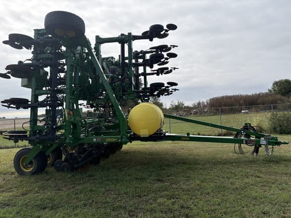 Image of John Deere 2510H equipment image 2