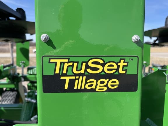 Image of John Deere 2510H equipment image 2