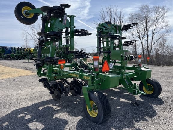 Image of John Deere 2510H equipment image 4