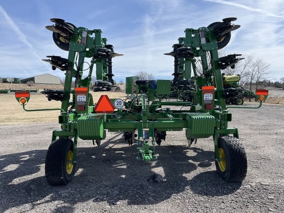 Image of John Deere 2510H equipment image 4