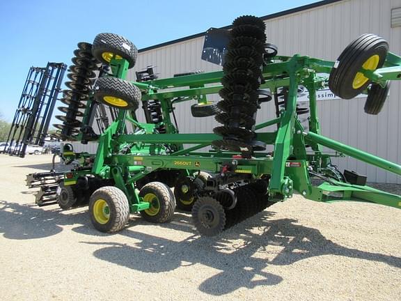 Image of John Deere 2660VT equipment image 2