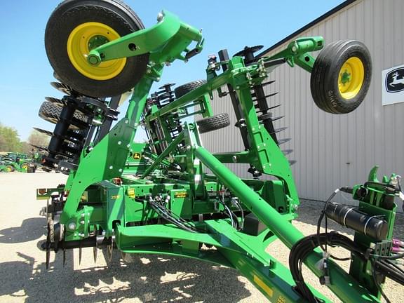 Image of John Deere 2660VT equipment image 3