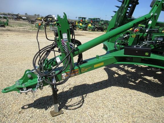 Image of John Deere 2660VT equipment image 4