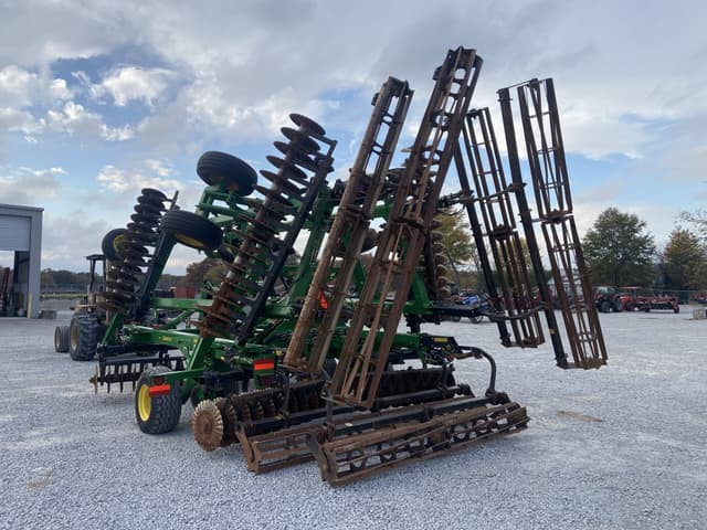 Image of John Deere 2660VT equipment image 4