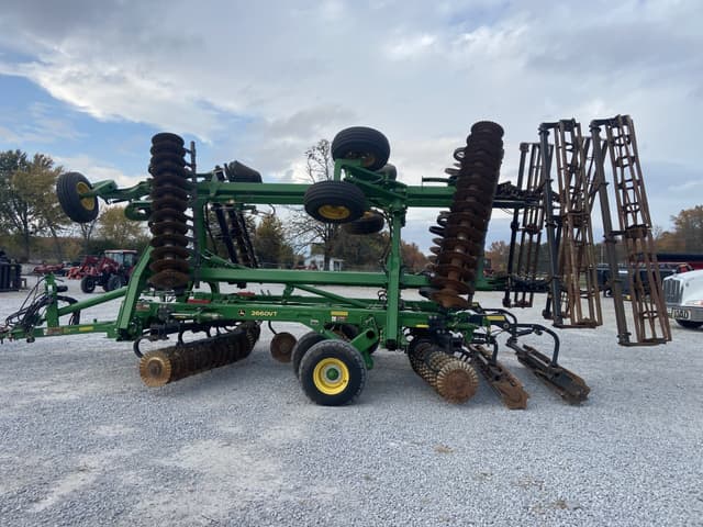 Image of John Deere 2660VT equipment image 4