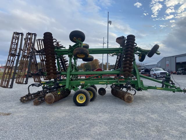 Image of John Deere 2660VT equipment image 1