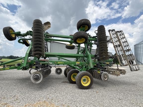 Image of John Deere 2660VT equipment image 2