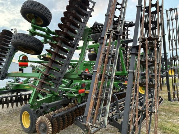 Image of John Deere 2660VT equipment image 4