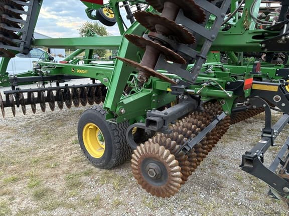 Image of John Deere 2660VT equipment image 3