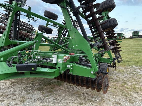 Image of John Deere 2660VT equipment image 1