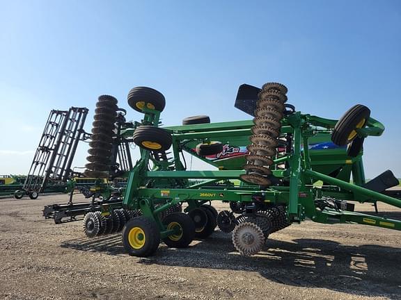 Image of John Deere 2660VT equipment image 3