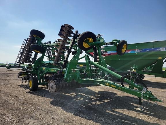 Image of John Deere 2660VT equipment image 2