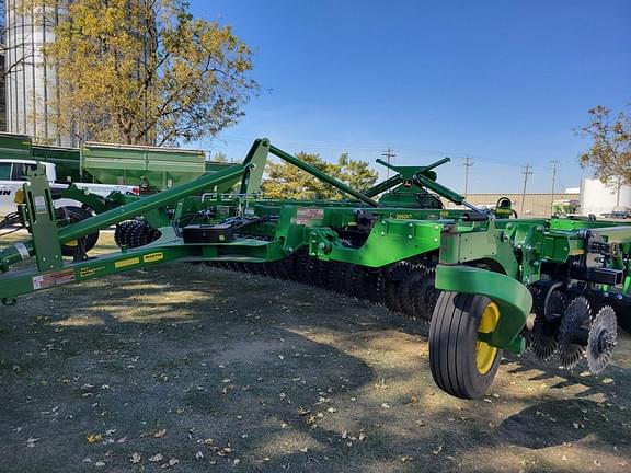 Image of John Deere 2660VT equipment image 1