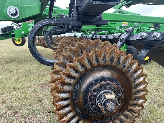 Image of John Deere 2660VT equipment image 3