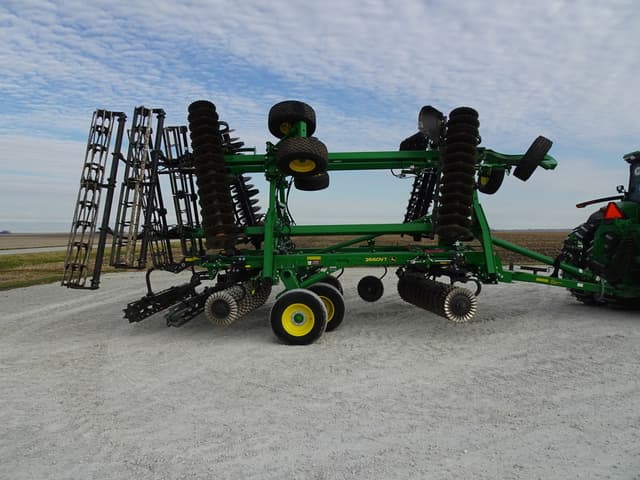 Image of John Deere 2660VT equipment image 2