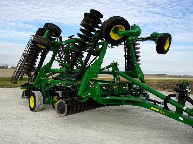 Image of John Deere 2660VT equipment image 1