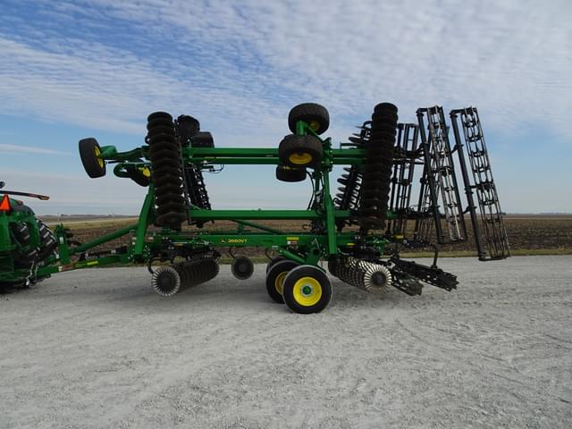 Image of John Deere 2660VT equipment image 3