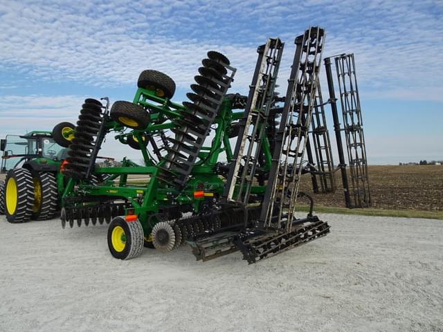 Image of John Deere 2660VT equipment image 4