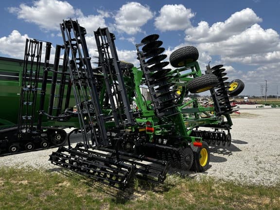 Image of John Deere 2660VT equipment image 3