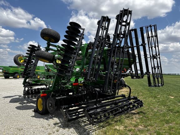 Image of John Deere 2660VT equipment image 1