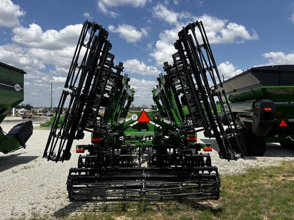 Image of John Deere 2660VT equipment image 2