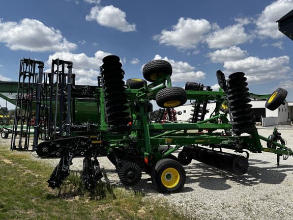 Image of John Deere 2660VT equipment image 4