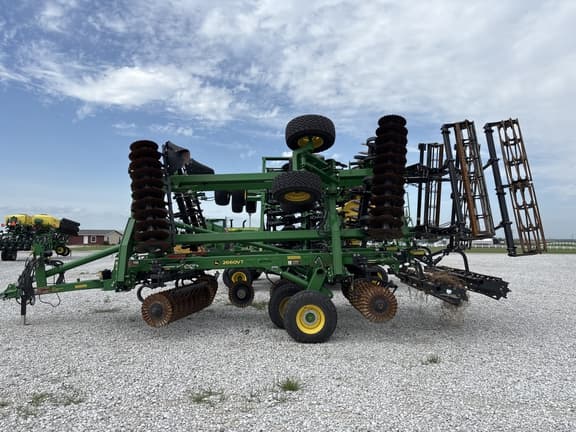 Image of John Deere 2660VT equipment image 3