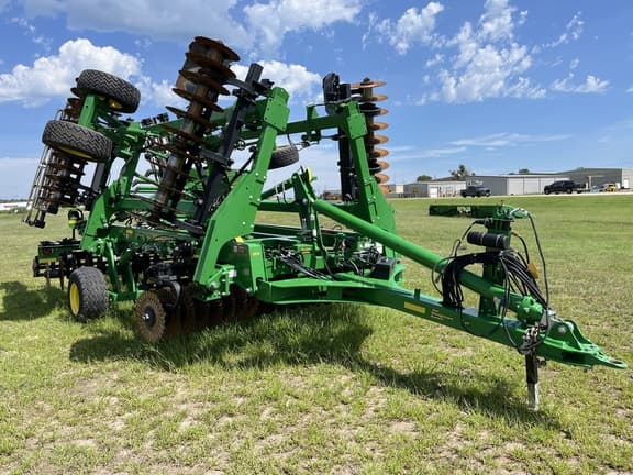 Image of John Deere 2660VT equipment image 4