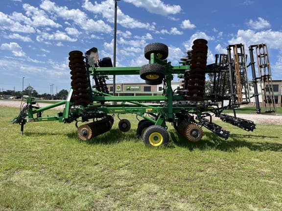 Image of John Deere 2660VT equipment image 2