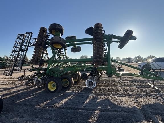 Image of John Deere 2660VT equipment image 4